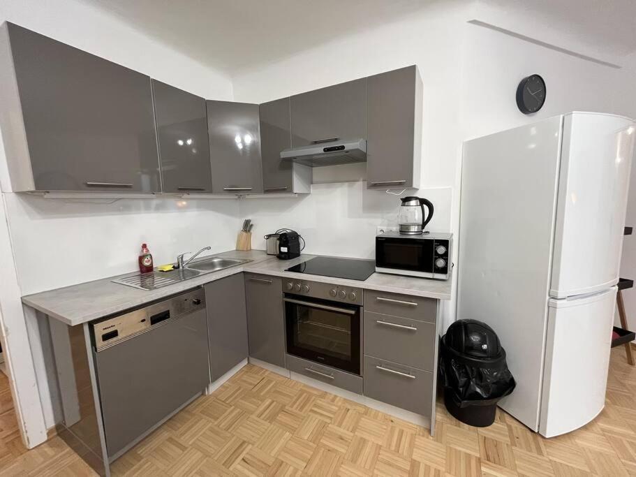 *Luxurious And Spacious Family Apartment* Wien Eksteriør bilde